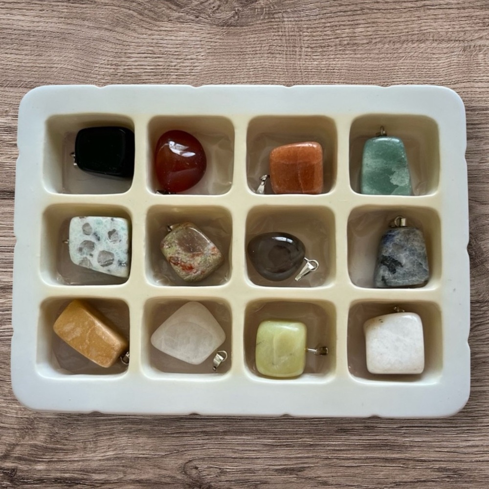 Stone pendant charms